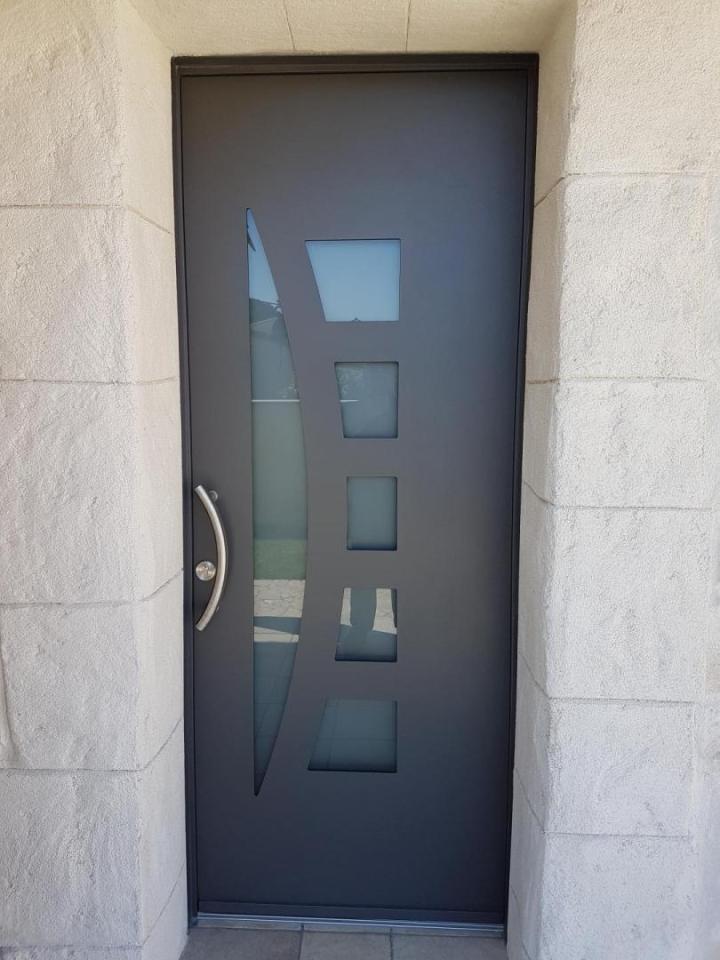 Installation de porte d'entrée Nîmes